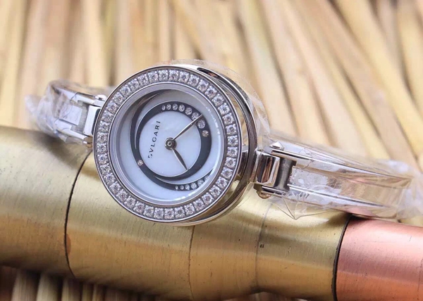 ブルガリ時計正面デザイン